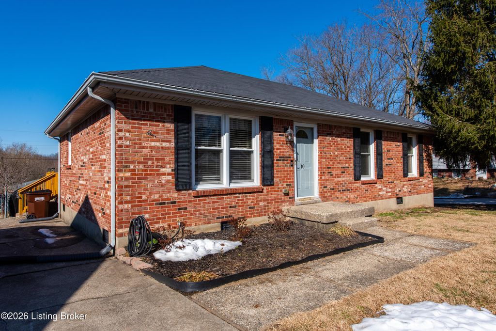 Photo of 10 Cove Rd, Shelbyville, KY 40065 (MLS # 1709033)