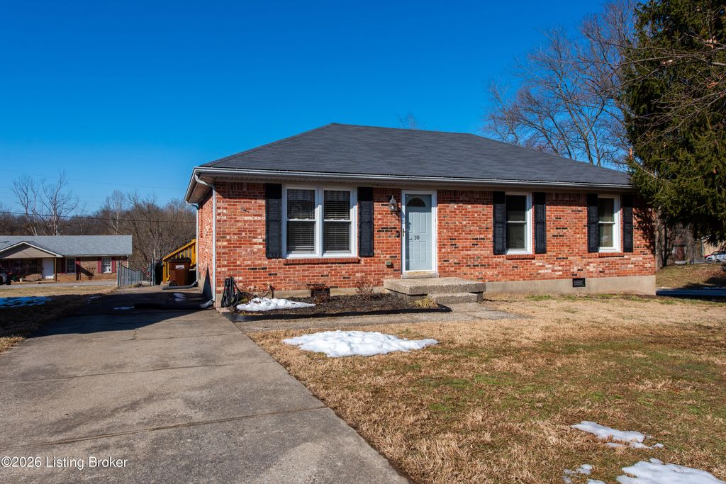 Photo of 10 Cove Rd, Shelbyville, KY 40065 (MLS # 1709033)