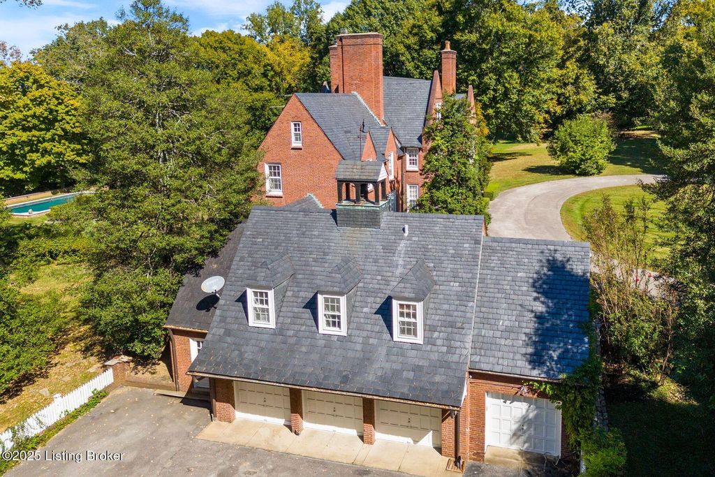 Photo of 3740 Upper River Rd, Louisville, KY 40207 (MLS # 1684177)