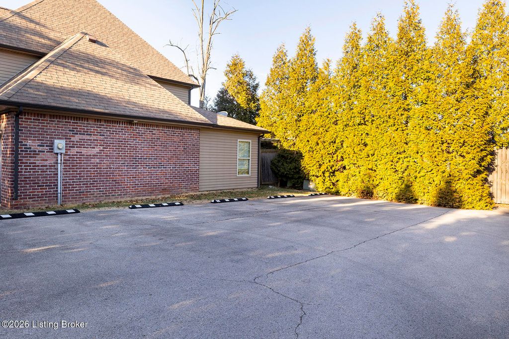 Photo of 2534 Charlestown Rd #UNIT 25, New Albany, IN 47150 (MLS # 1707766)