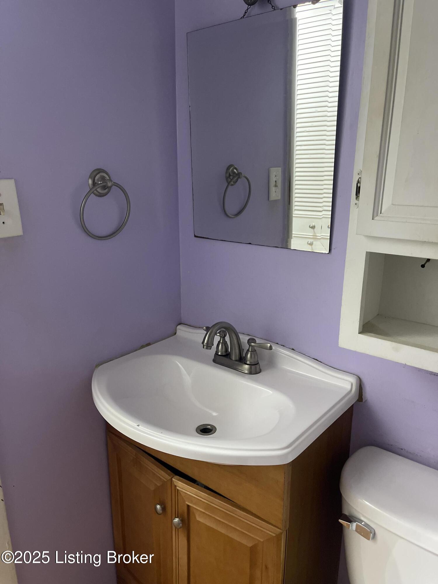 1310 Lacona Ln, Louisville, Kentucky image 9