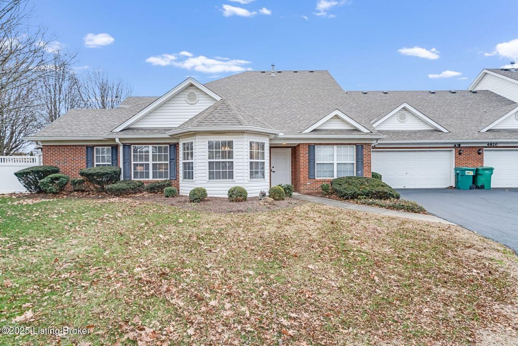 Photo of 6822 Casey Pl, Louisville, KY 40229 (MLS # 1705900)