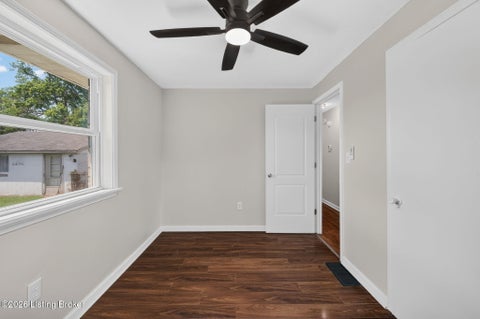 Tiny photo for 2424 Weber Ln, Louisville, KY 40216 (MLS # 1730985)