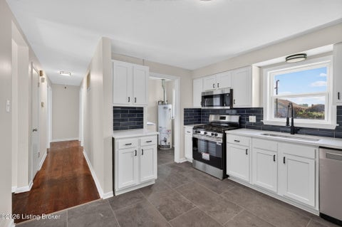 Tiny photo for 2424 Weber Ln, Louisville, KY 40216 (MLS # 1730985)