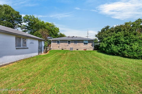 Tiny photo for 2424 Weber Ln, Louisville, KY 40216 (MLS # 1730985)
