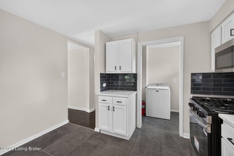 Tiny photo for 2424 Weber Ln, Louisville, KY 40216 (MLS # 1730985)