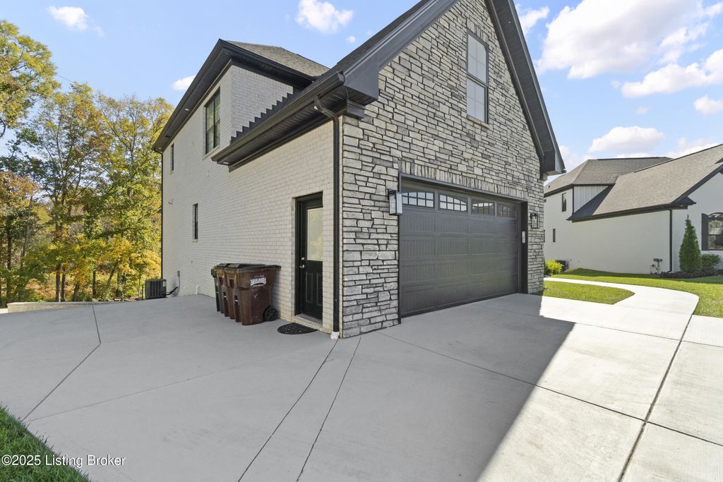 Photo of 12319 Vanherr Dr, Louisville, KY 40299 (MLS # 1710138)