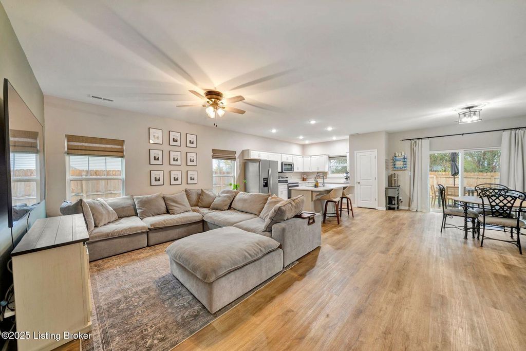 Photo of 124 Harvest Dr, Eminence, KY 40019 (MLS # 1706011)