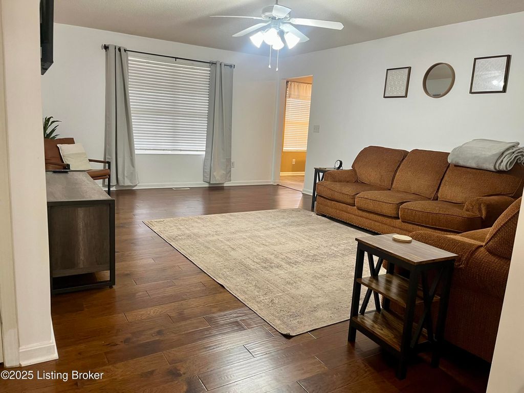 Photo of 1244 Eastern St, Elizabethtown, KY 42701 (MLS # 1704485)