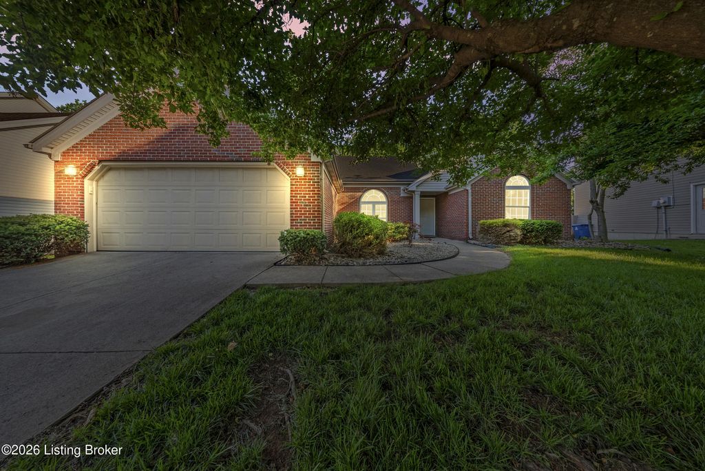 Photo of 5123 Craigs Creek Dr, Louisville, KY 40241 (MLS # 1717829)