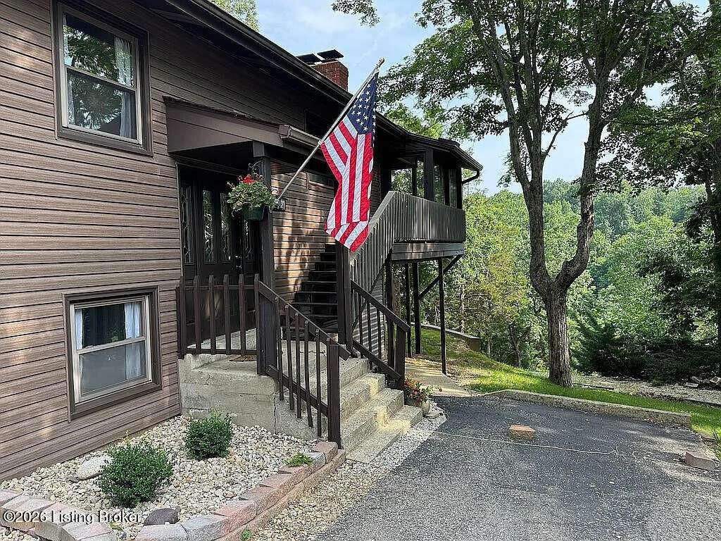 Photo of 73 Hawthorne Ct, Brandenburg, KY 40108 (MLS # 1711736)