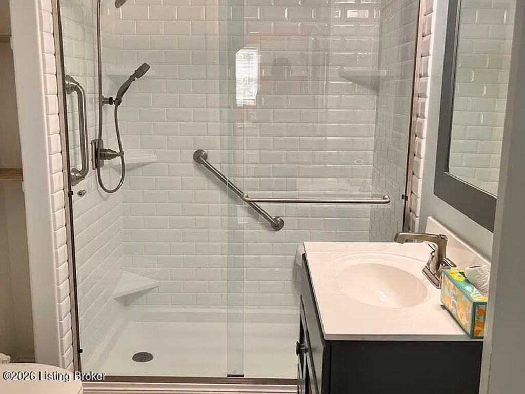 Photo of 3724 Bashford Ave, Louisville, KY 40218 (MLS # 1710778)