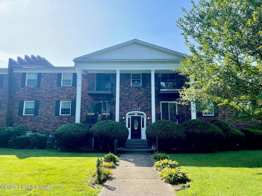 Photo of 2214 Sherwood Ave #12, Louisville, KY 40205 (MLS # 1705639)