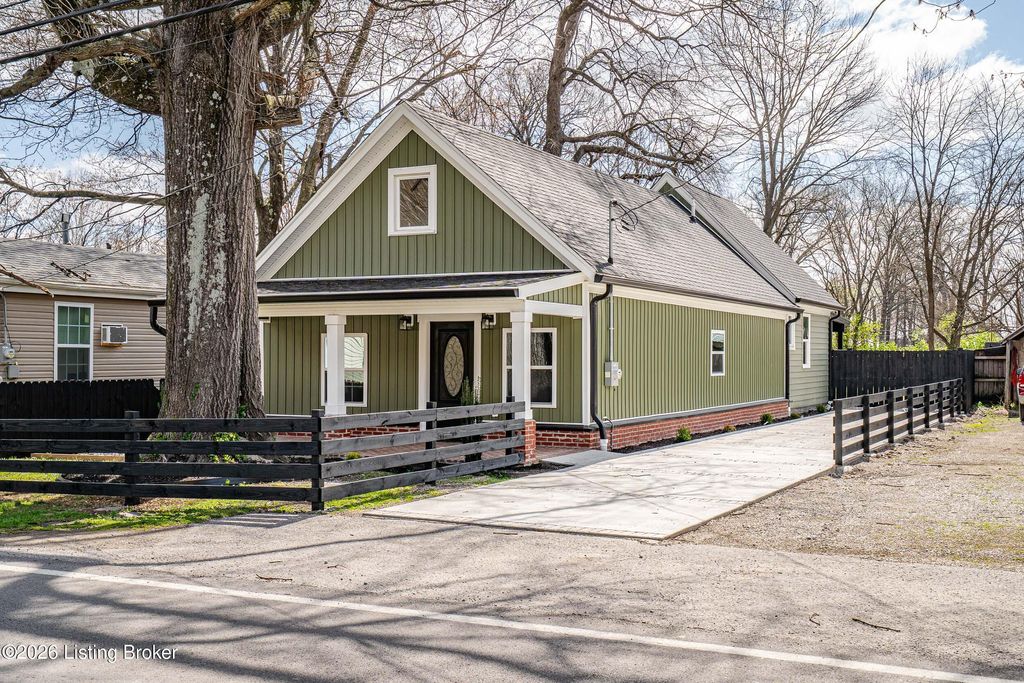 Photo of 1226 Vim Dr, Louisville, KY 40213 (MLS # 1712827)