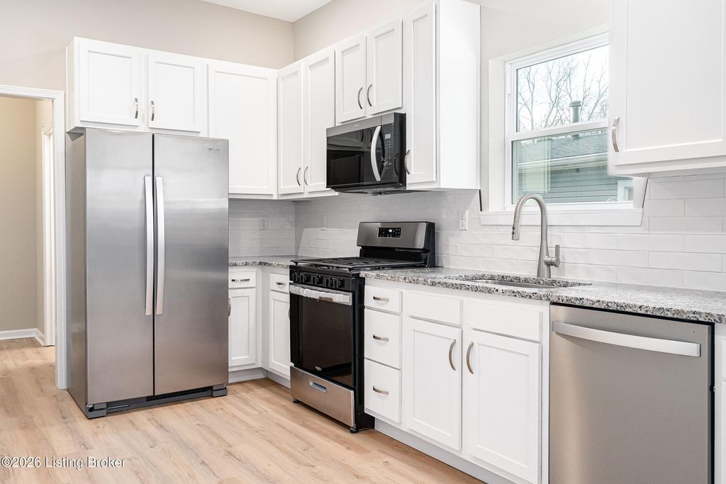 Photo of 1226 Vim Dr, Louisville, KY 40213 (MLS # 1712827)