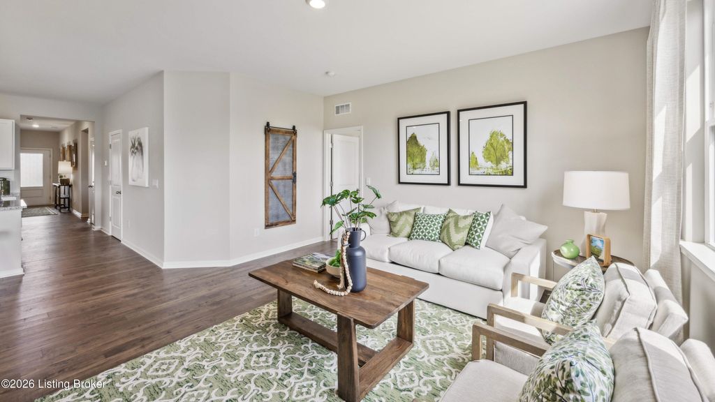 Photo of 8107 Cedar Meadows Ln, Louisville, KY 40229 (MLS # 1706826)