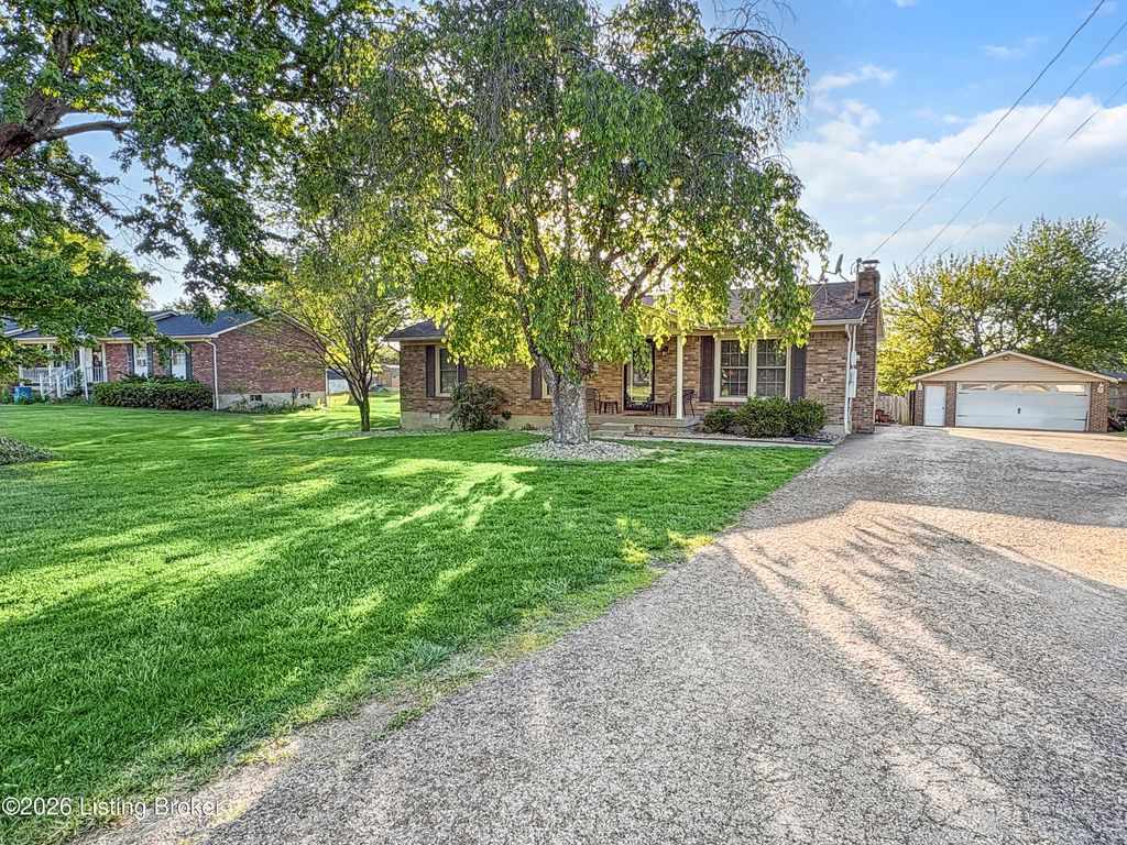 Photo of 134 Lincoln Dr, Mt Washington, KY 40047 (MLS # 1715181)