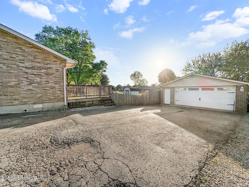 Photo of 134 Lincoln Dr, Mt Washington, KY 40047 (MLS # 1715181)