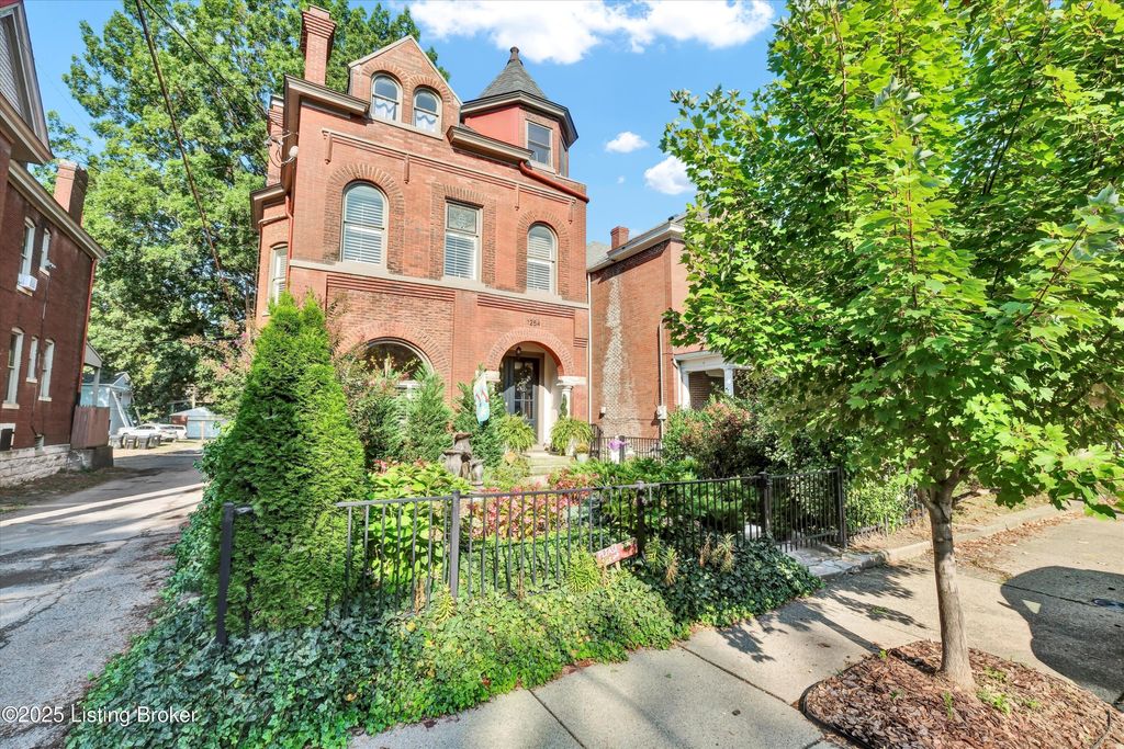 Photo of 1254 S Brook St, Louisville, KY 40203 (MLS # 1698665)