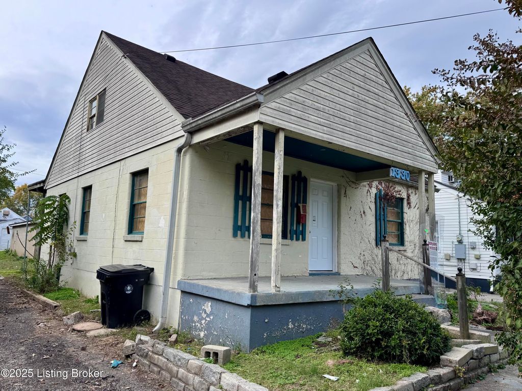 Photo of 1330 Phyllis Ave, Louisville, KY 40215 (MLS # 1702365)