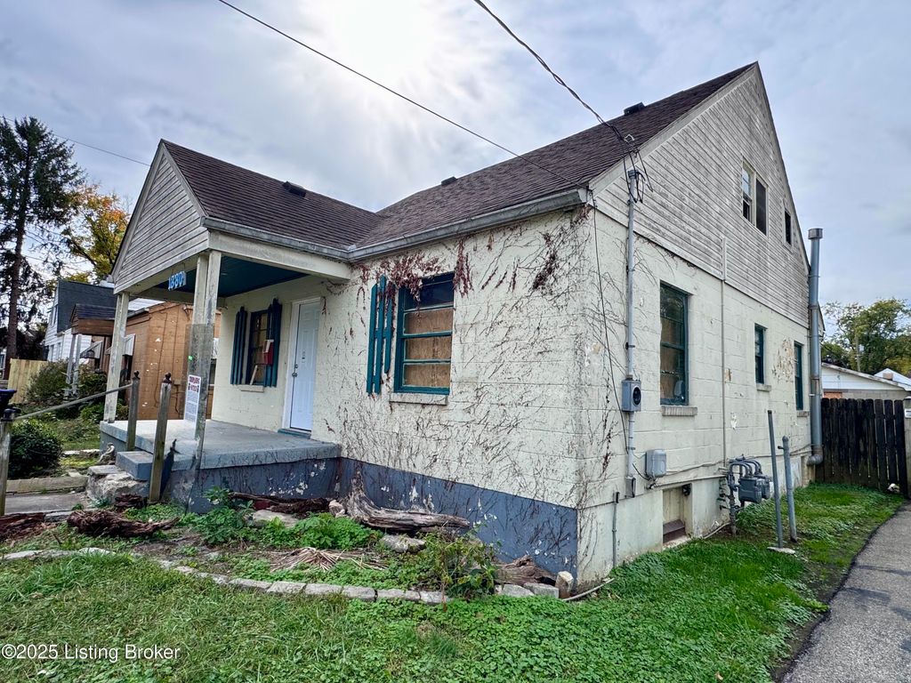 Photo of 1330 Phyllis Ave, Louisville, KY 40215 (MLS # 1702365)