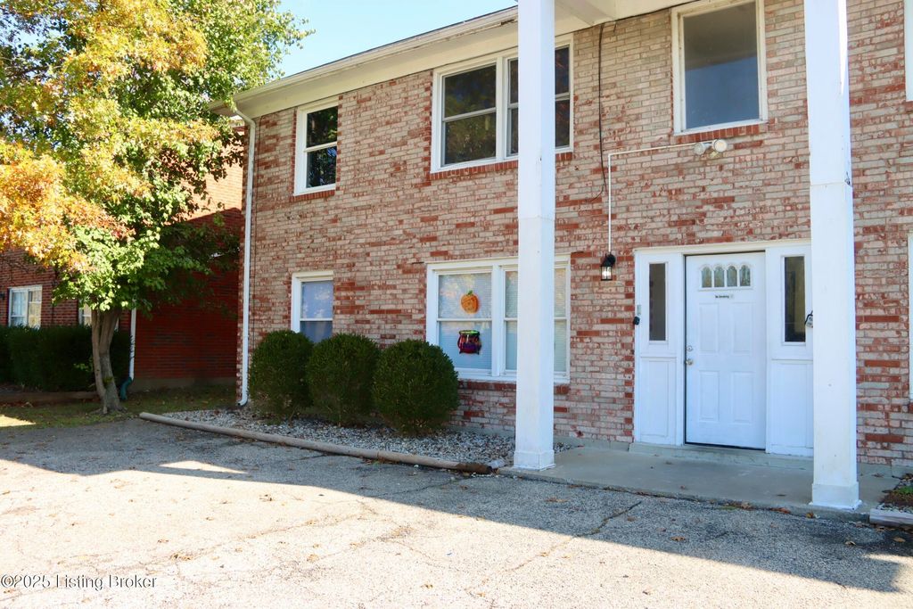 Photo of 12611 E Orell Rd #2, Louisville, KY 40272 (MLS # 1711361)