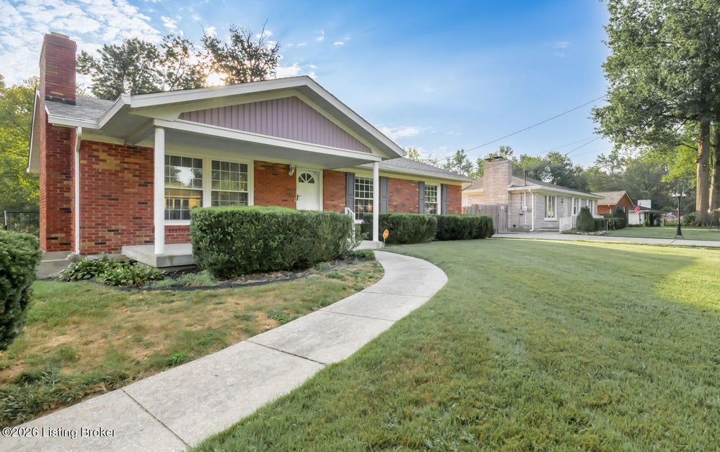 Photo of 4403 Southridge Dr, Louisville, KY 40272 (MLS # 1732315)