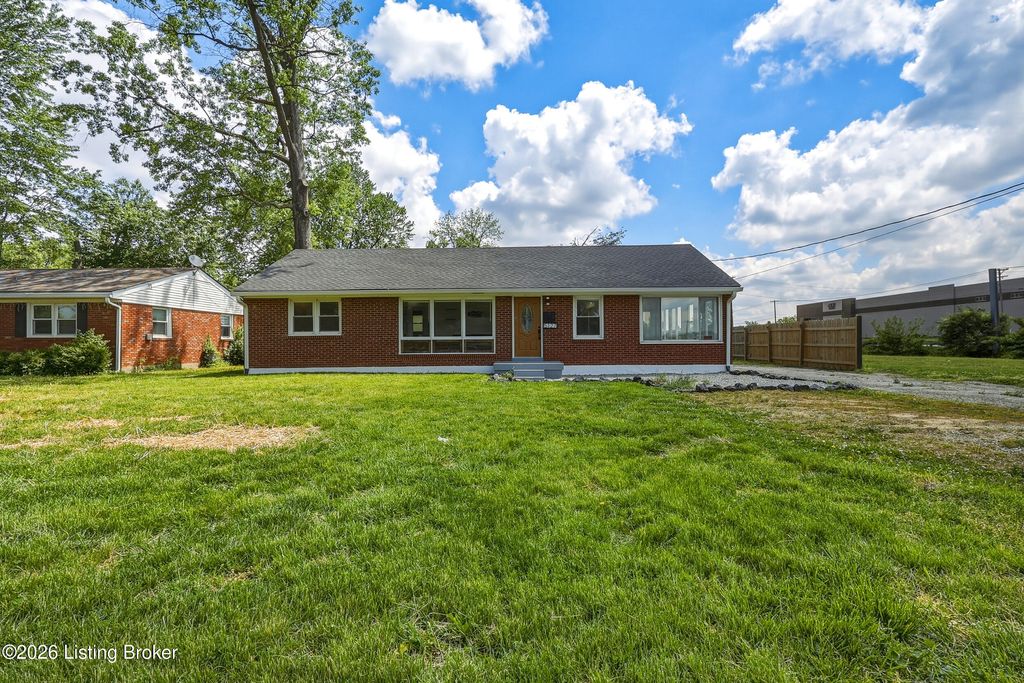 Photo of 5127 Braidwood Dr, Louisville, KY 40219 (MLS # 1715639)