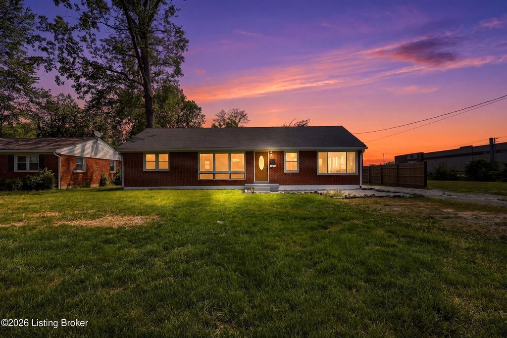 Photo of 5127 Braidwood Dr, Louisville, KY 40219 (MLS # 1715639)