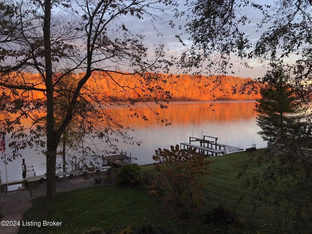 Photo of 1122 Riverside Dr, Prospect, KY 40059 (MLS # 1700311)