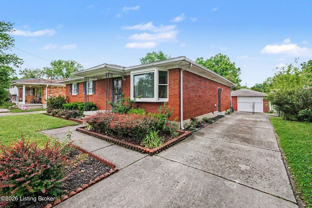Photo of 3413 Winnland Dr, Louisville, KY 40219 (MLS # 1717646)