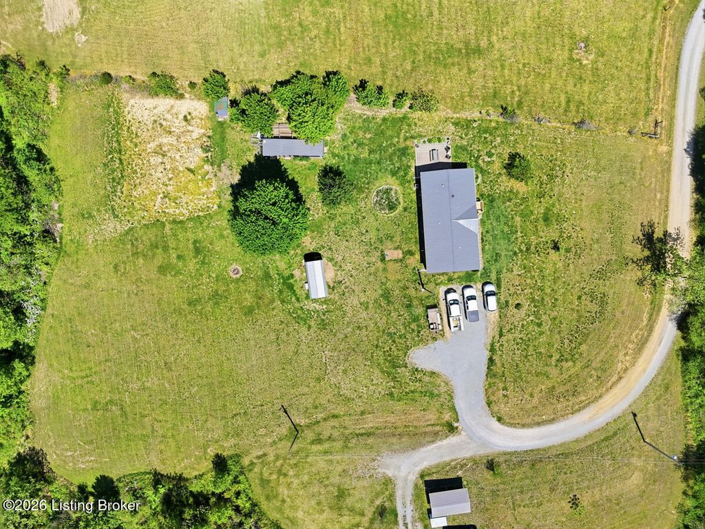 Photo of 40 Brandy Ct, Leitchfield, KY 42754 (MLS # 1715711)