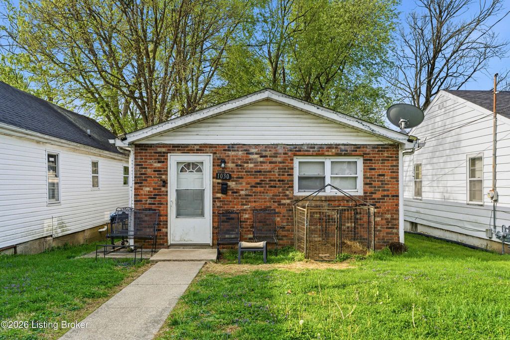 Photo of 1030 High St, Shelbyville, KY 40065 (MLS # 1713772)