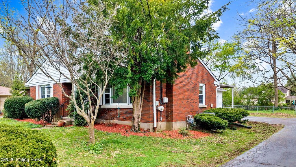 Photo of 8600 Perry Rd, Louisville, KY 40222 (MLS # 1713297)