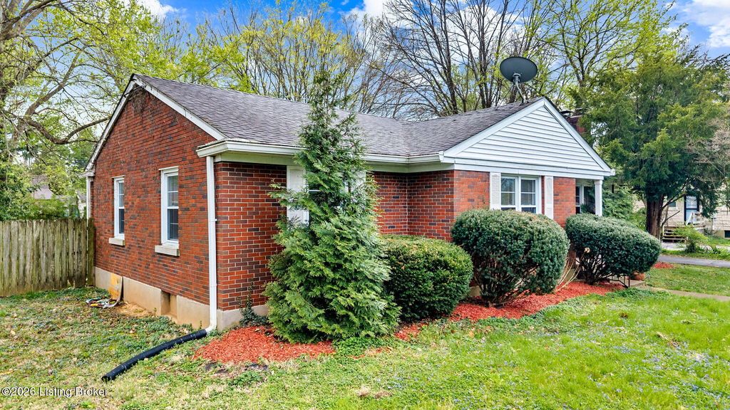 Photo of 8600 Perry Rd, Louisville, KY 40222 (MLS # 1713297)