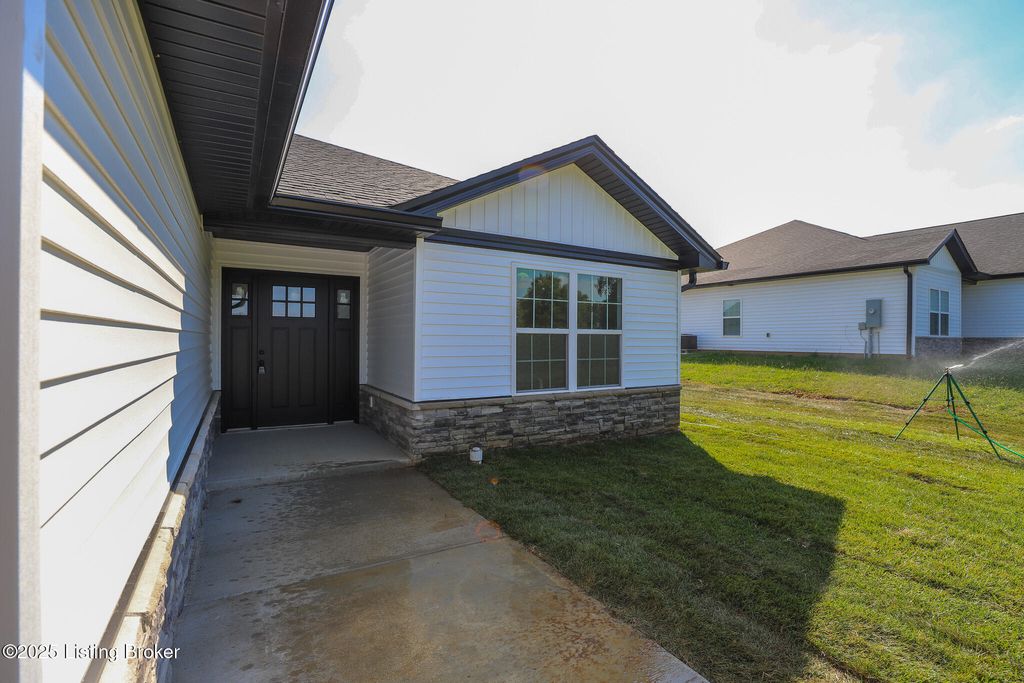 Photo of 838 Otter Creek Rd, Vine Grove, KY 40175 (MLS # 1706616)