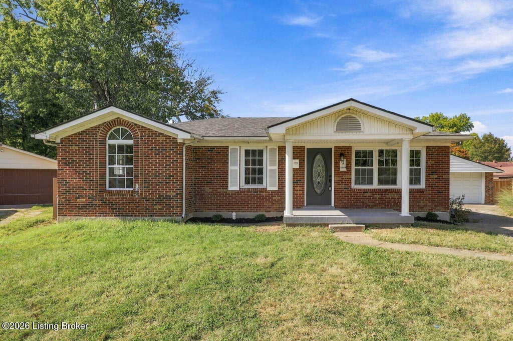 Photo of 9 Thyme Ct, Louisville, KY 40258 (MLS # 1731539)