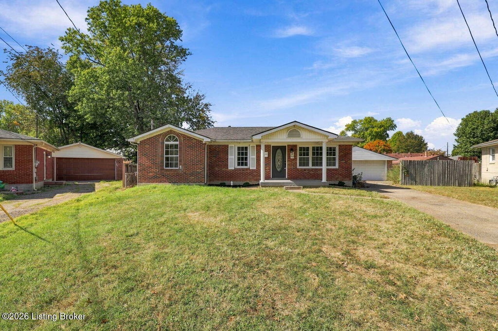 Photo of 9 Thyme Ct, Louisville, KY 40258 (MLS # 1731539)