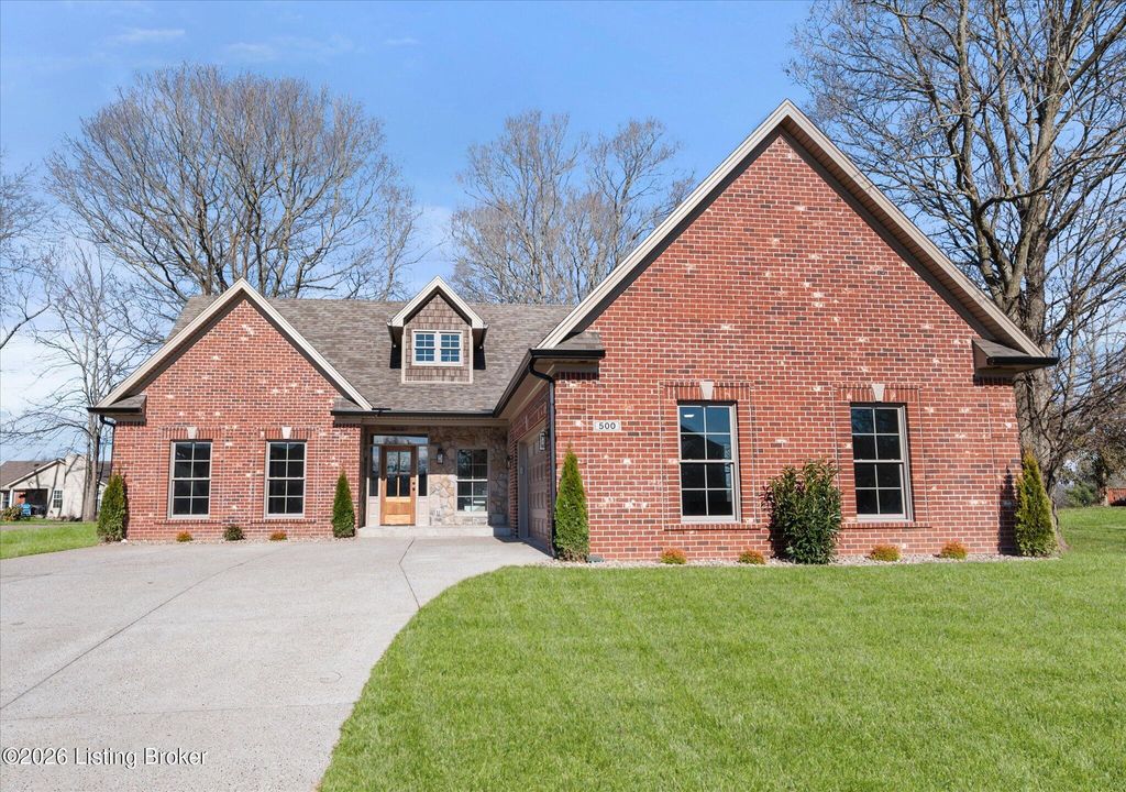 Photo of 500 Foxwood Ct, Shelbyville, KY 40065 (MLS # 1707957)