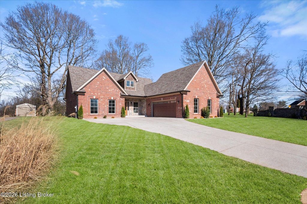 Photo of 500 Foxwood Ct, Shelbyville, KY 40065 (MLS # 1707957)