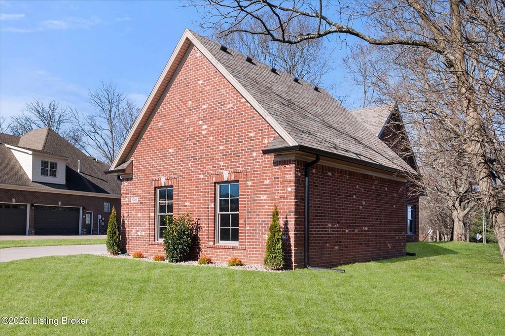 Photo of 500 Foxwood Ct, Shelbyville, KY 40065 (MLS # 1707957)