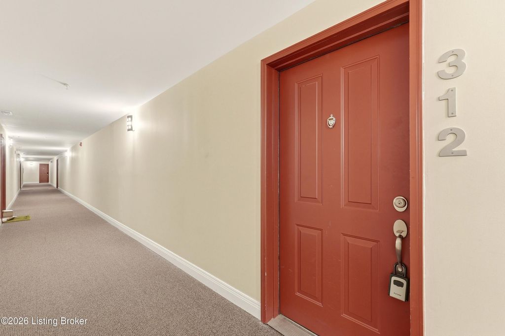 Photo of 2411 Brownsboro Rd #APT 312, Louisville, KY 40206 (MLS # 1708875)