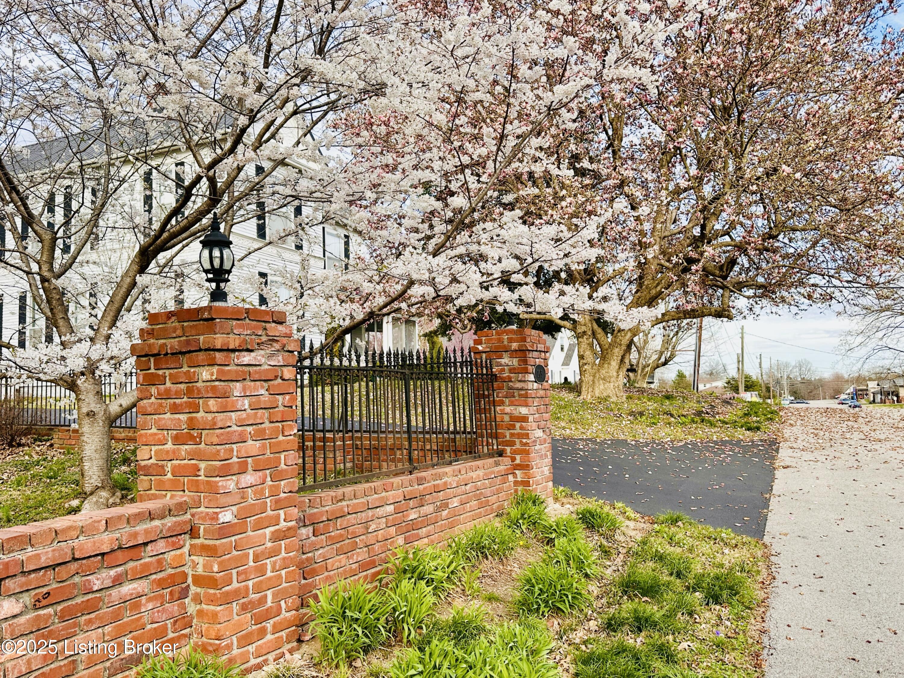 205 W Chestnut St, Leitchfield, Kentucky image 4