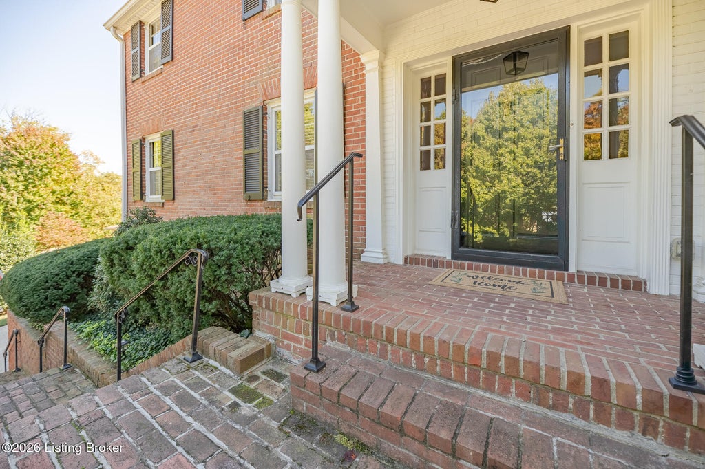 Photo of 2406 Gray Fox Rd, Louisville, KY 40205 (MLS # 1731802)