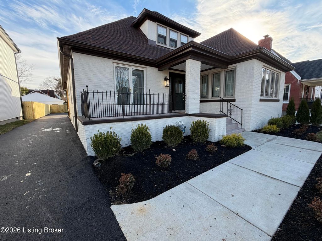 Photo of 1214 Larue Ave, Louisville, KY 40213 (MLS # 1714621)