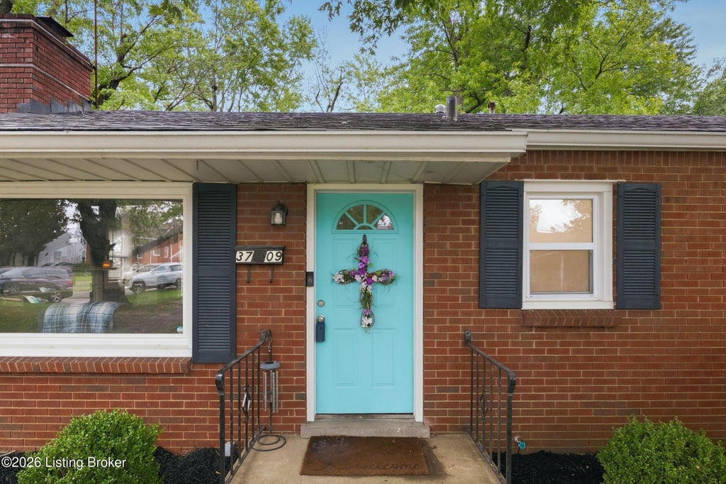 Photo of 3709 Rosa Terrace, Louisville, KY 40216 (MLS # 1730217)