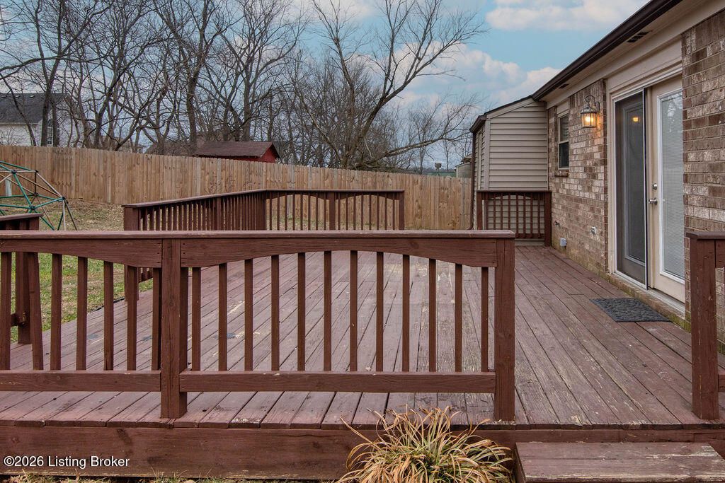 Photo of 10905 Conti Ln, Louisville, KY 40299 (MLS # 1709931)