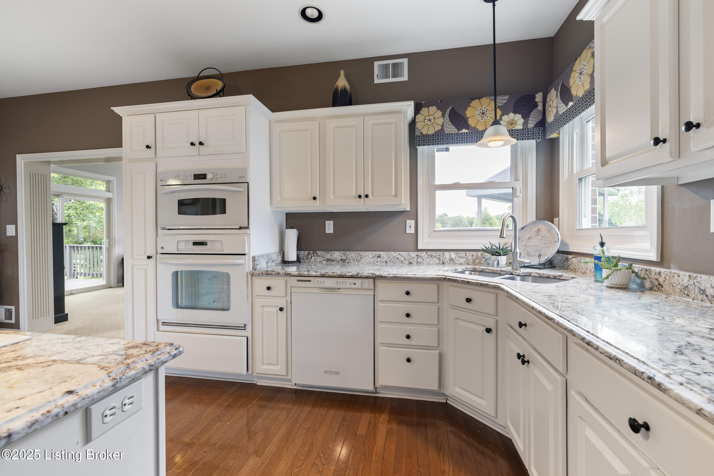10916 Lake Vista Ct, Louisville, Kentucky image 9