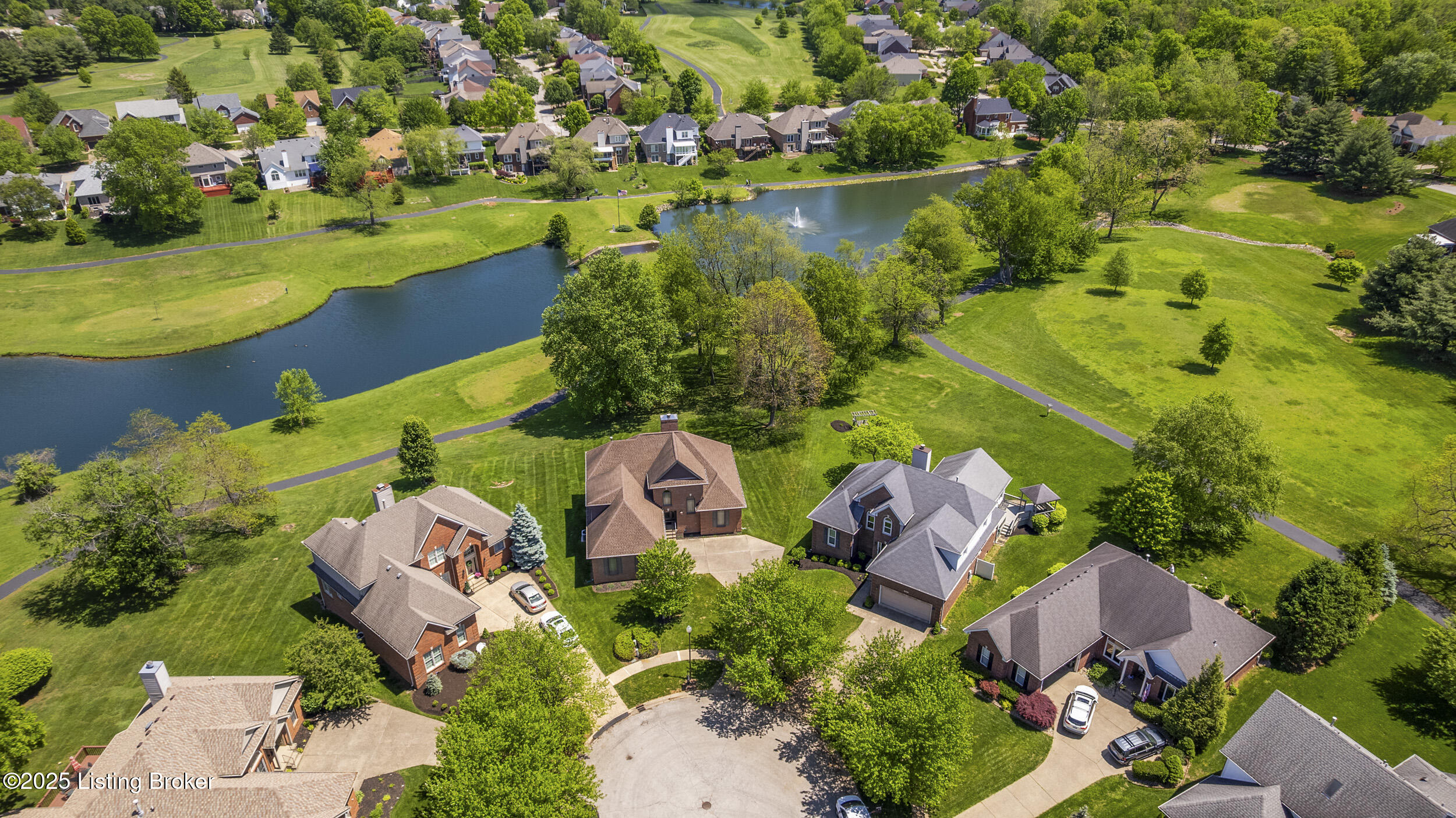 10916 Lake Vista Ct, Louisville, Kentucky image 2