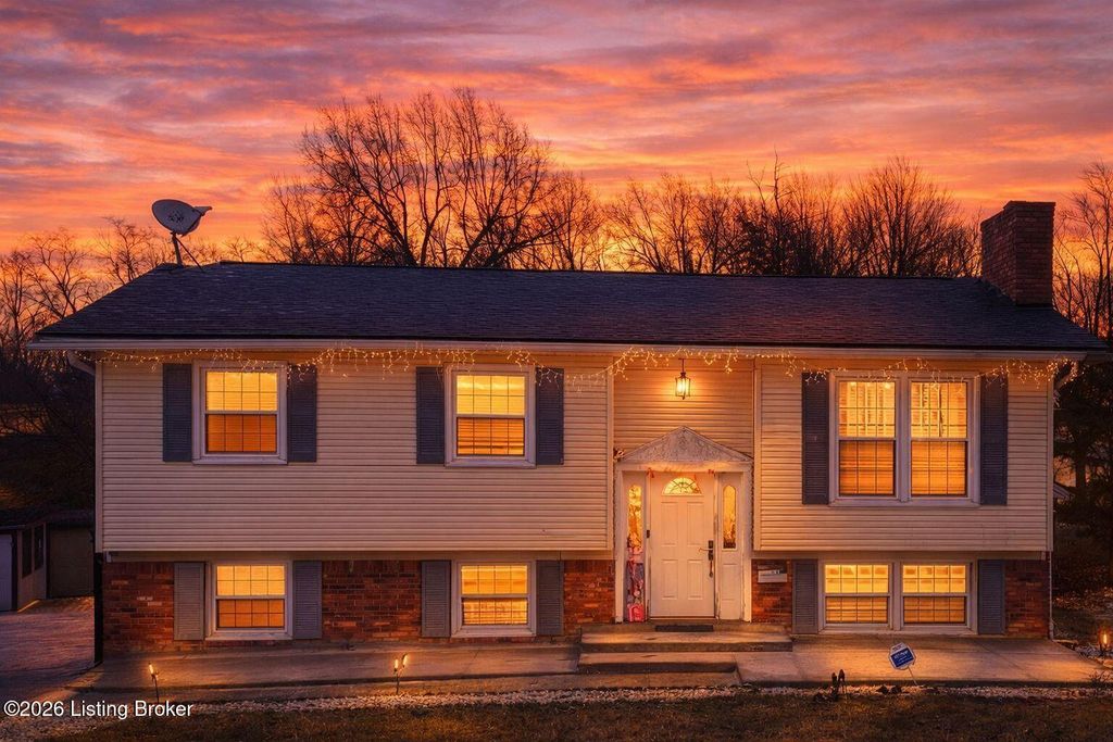 Photo of 8601 Honor Ave, Louisville, KY 40219 (MLS # 1709591)